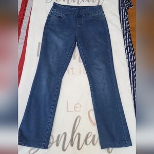 Women's Straight Leg Denim Jeans Pull On Size 28 **Like New**
